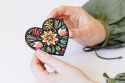 Mini – Dřevěné puzzle Folklórní Srdce černé